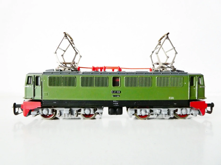 TT BTTB Elektrická lokomotiva E 42 018-2 DR TOP STAV