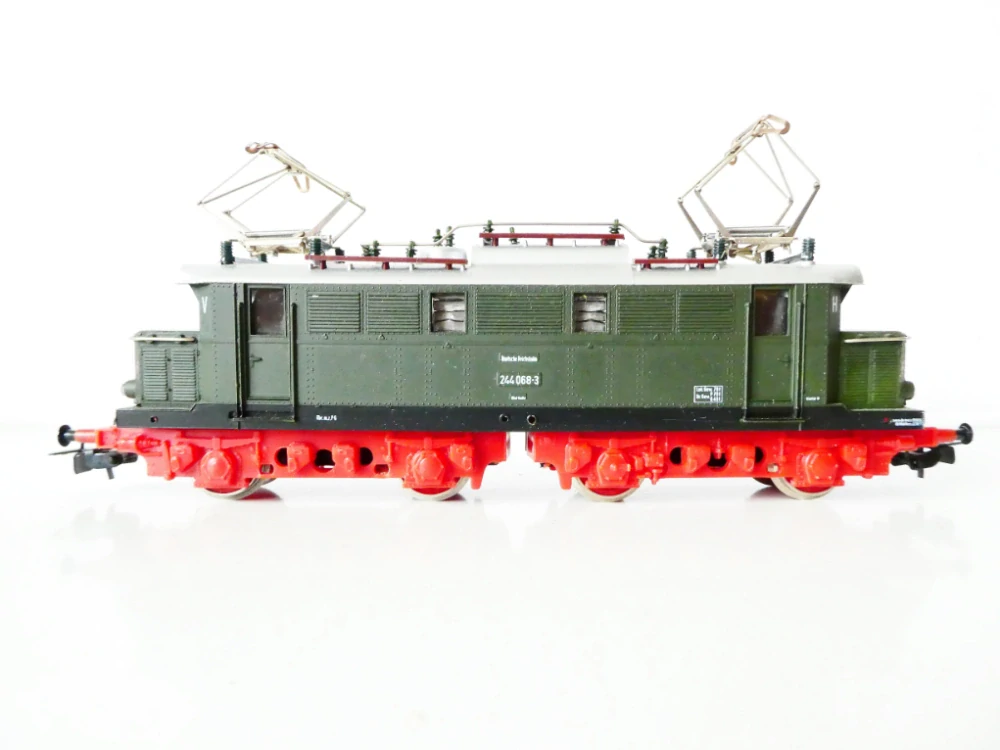 H0 PIKO Elektrická lokomotiva BR 244 068-3 DR OSVĚTLENÁ TOP STAV 