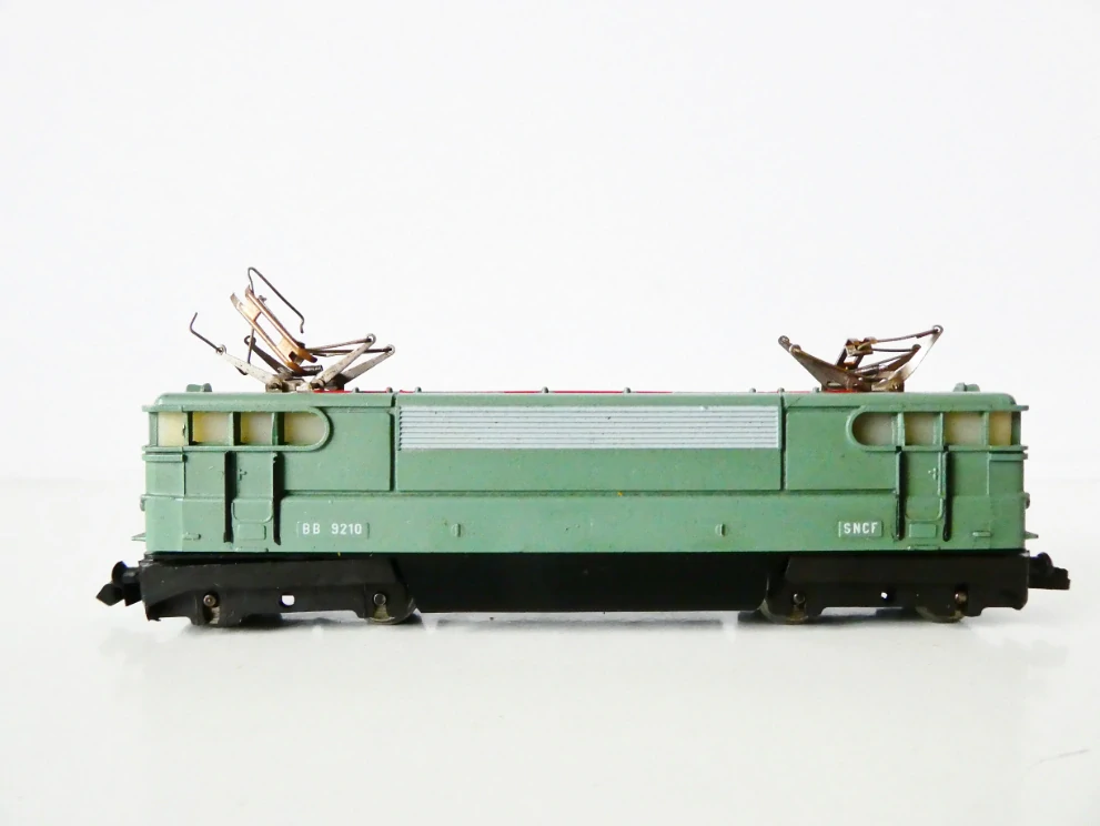 N PIKO Elektrická lokomotiva BB 9210 SNCF NA OPRAVU SBĚRAČE (jede pěkně)