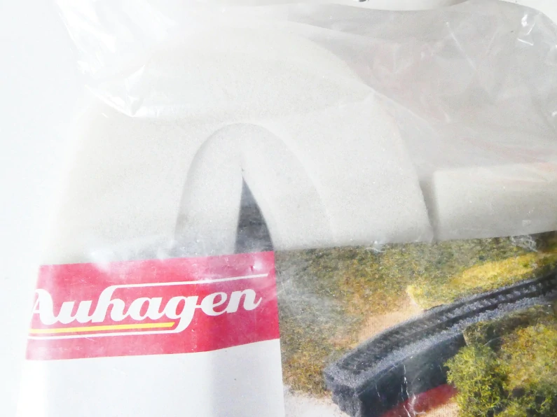 TT AUHAGEN 39 585 Železniční násep - molitan (150 x 4 x 5,5 cm) NOVÉ NEPOUŽITÉ