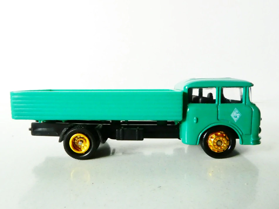 H0 Nákladní automobil zelený - valník
