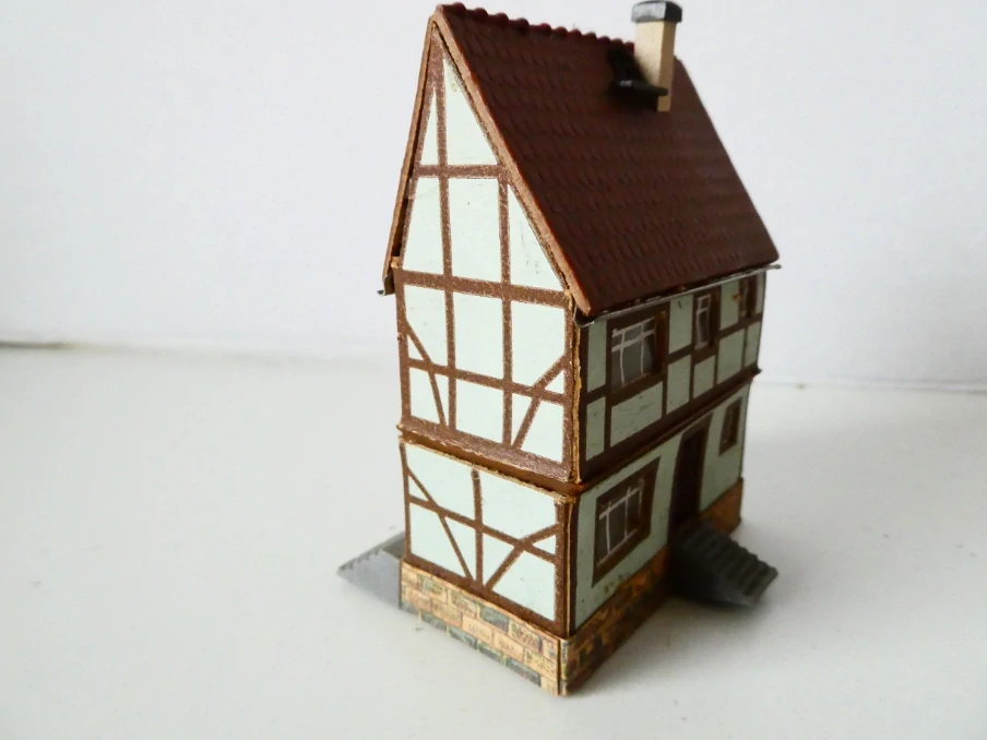 TT Hrázděný dům (kartonový model)