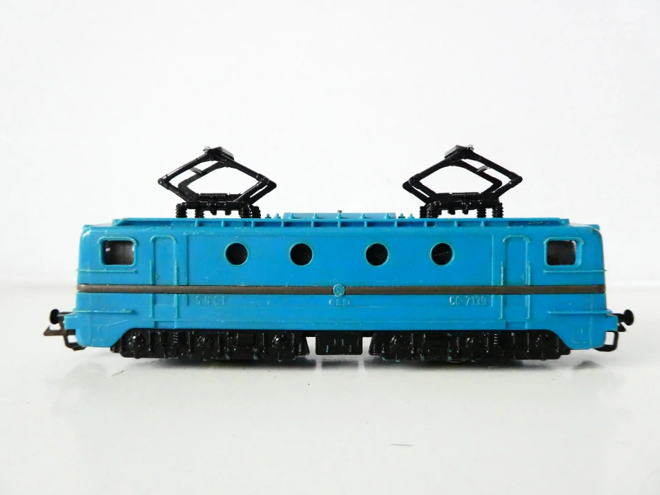 TT ZEUKE Elektrická lokomotiva CC-7139 SNCF NA SERVIS (ZASTAVUJE, CUKÁ)