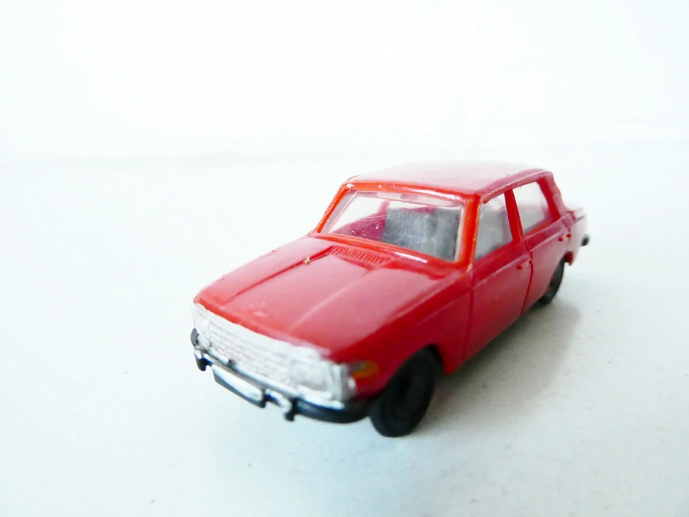 H0 Osobní automobil Wartburg 353 červená