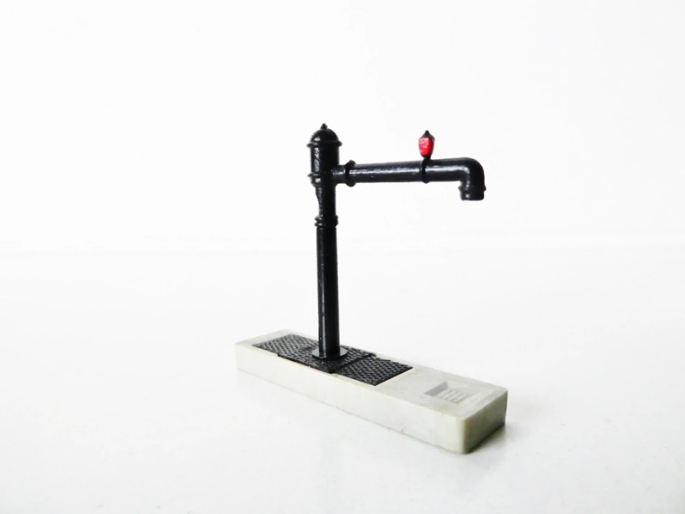 N Vodní jeřáb - pumpa - výška 3,5 cm PĚKNÝ STAV