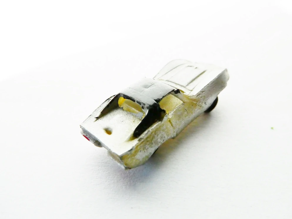 N BACHMANN Osobní automobil stříbrný s černou střechou