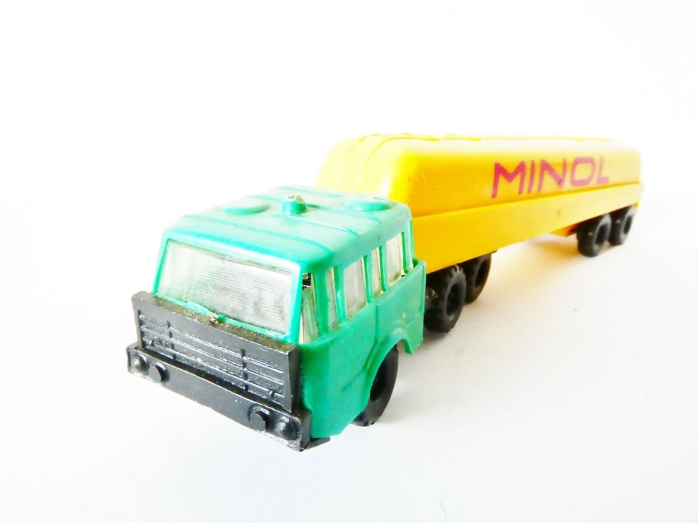 TT Nákladní automobil TATRA 813 66 cisterna MINOL
