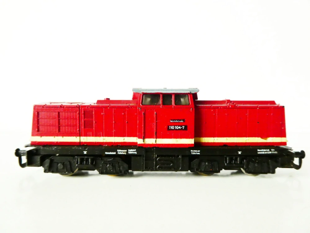 TT BTTB Dieselová lokomotiva BR 110 104-7 DR OSVĚTLENÁ PĚKNÝ STAV