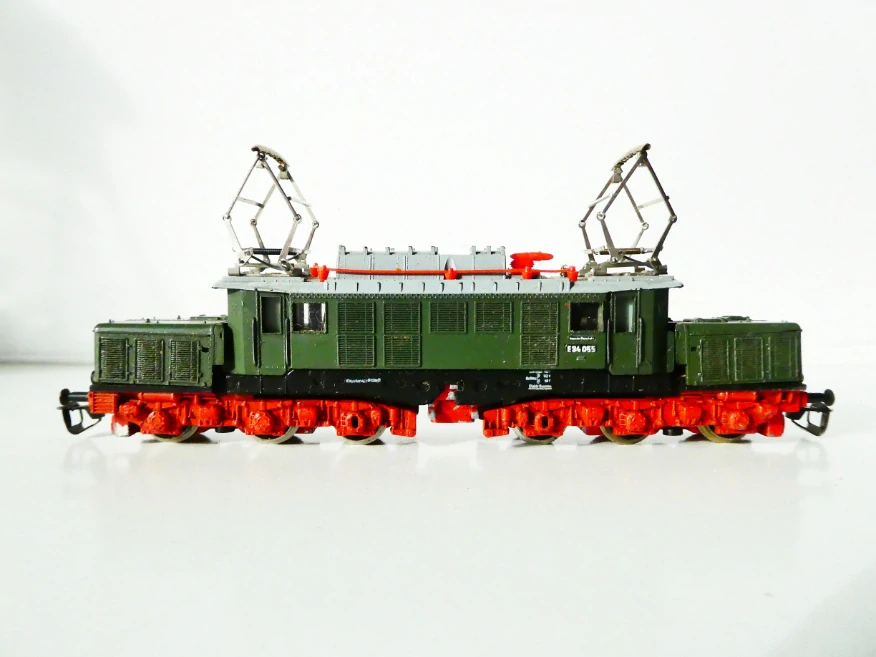 TT BTTB Elektrická lokomotiva E 94 065 DR OSVĚTLENÁ PĚKNÝ STAV
