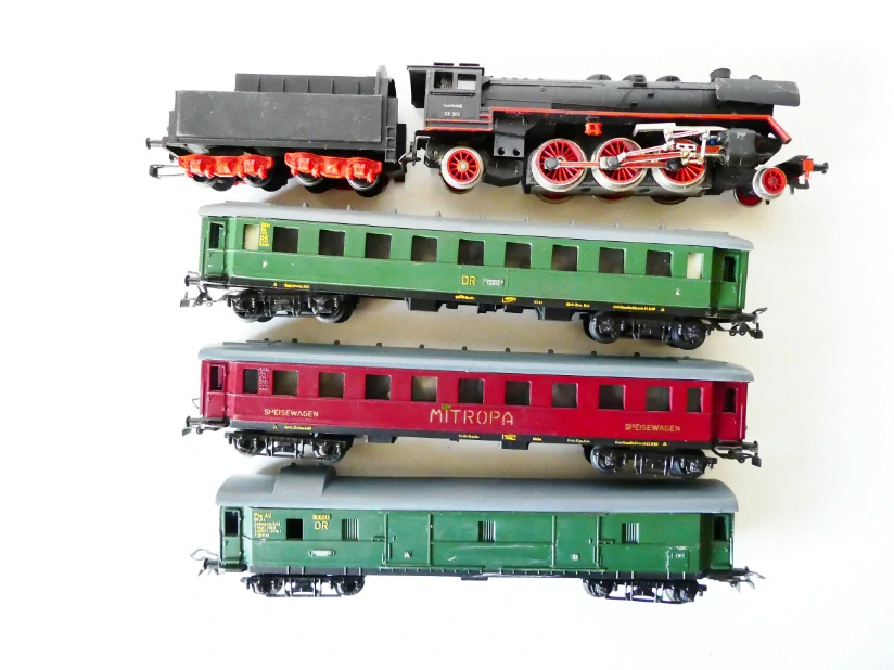 PIKO SET - Parní lokomotiva BR 23 001 DR OSVĚTLENÁ + 3x vůz + koleje PĚKNÝ STAV ANTIK