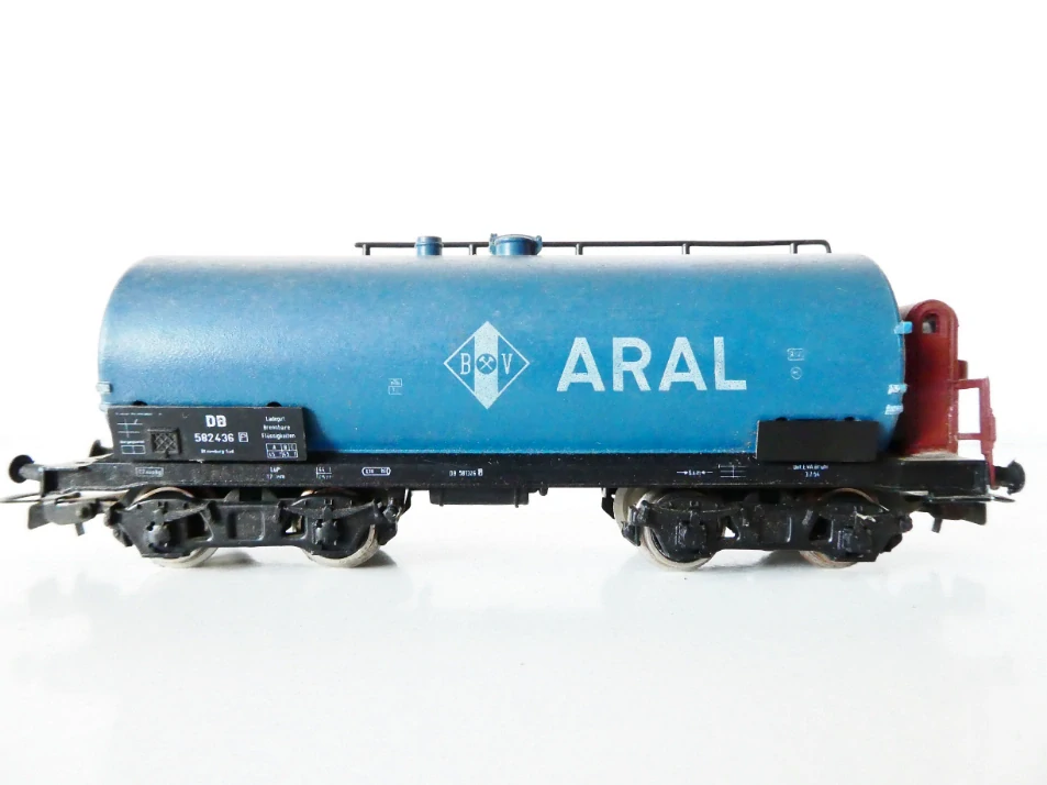 H0 PIKO Cisternový vůz ARAL 582 436 s budkou brzdaře DB
