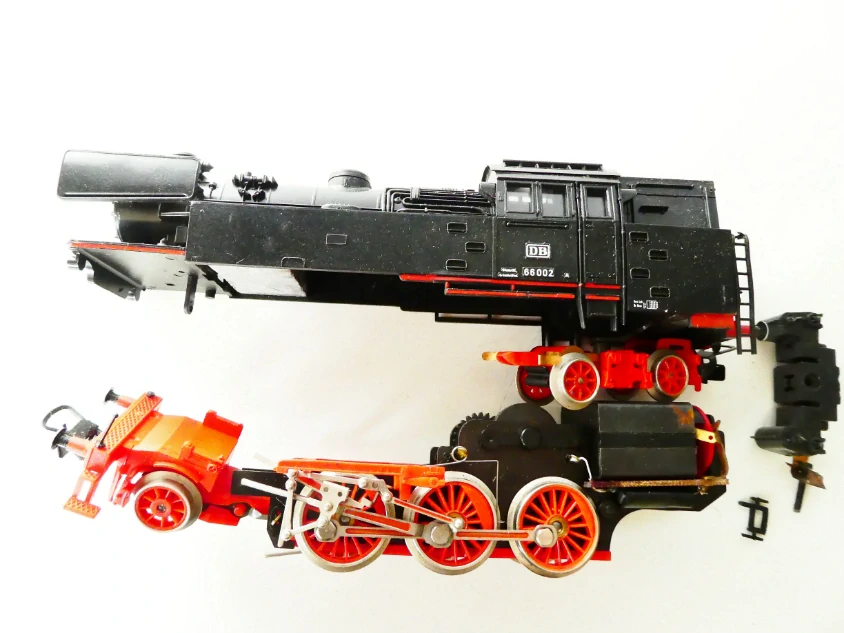 H0 PIKO Torzo Parní lokomotiva BR 66 002 DB NA NÁHRADNÍ DÍLY