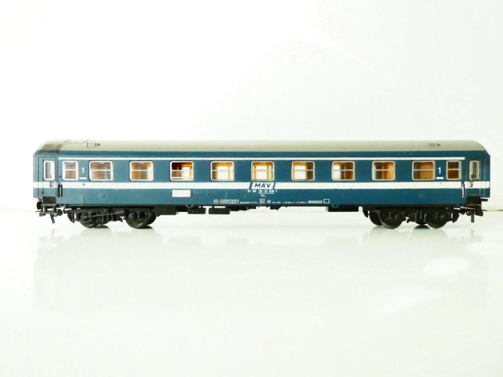 H0 SCHICHT Osobní vůz 1. tř. 51 55 19-51 018-1 MAV