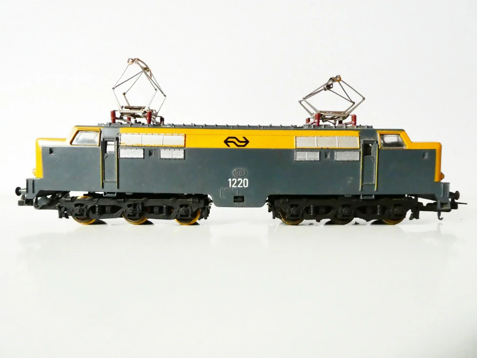 H0 LIMA Elektrická lokomotiva 1220 NS