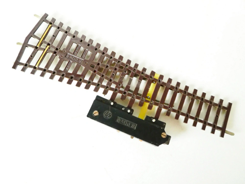 H0 PILZ Výhybka R 600 15° s elektrickým přestavníkem
