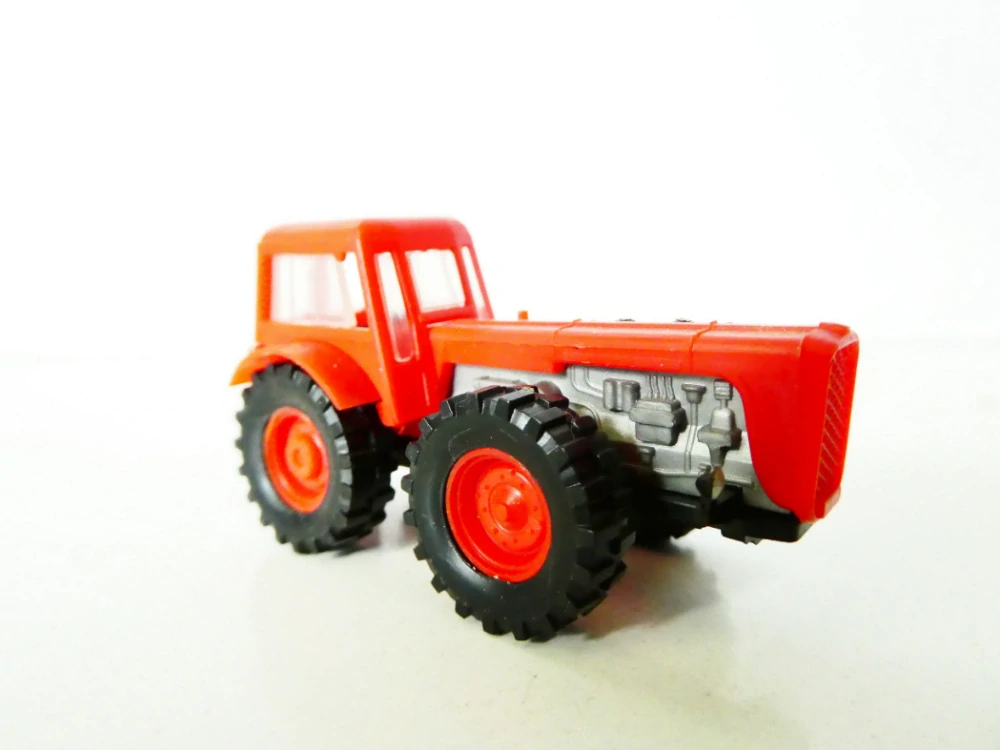 H0 Traktor červený PĚKNÝ STAV