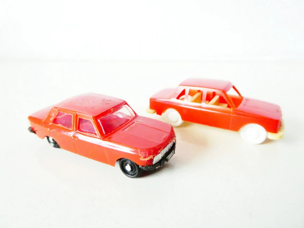 H0 SET 2 ks Osobní automobil Wartburg červený
