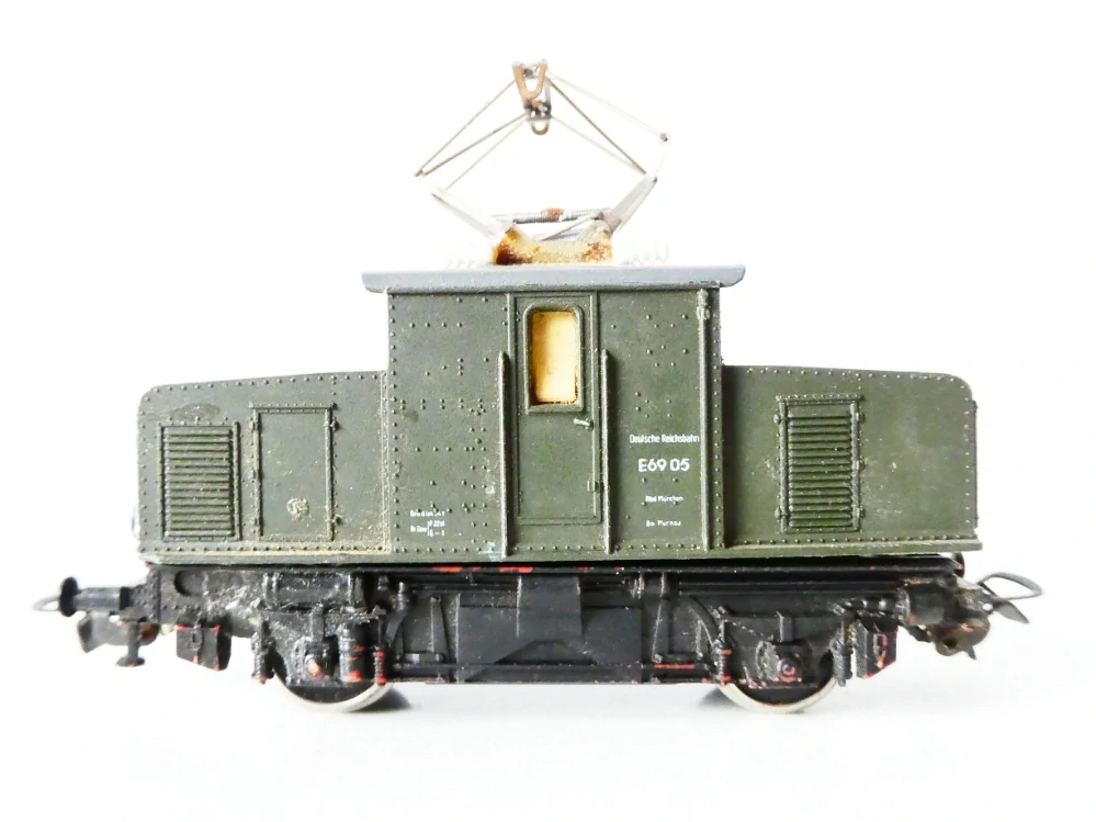 H0 PIKO Torzo Elektrická lokomotiva E69 05 DR NA NÁHRADNÍ DÍLY (nejede)