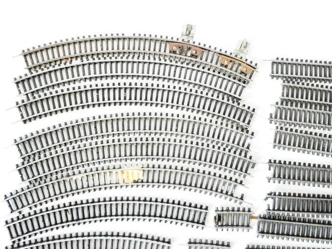 TT BTTB/ZEUKE MIX SET 33 ks Koleje s mírným opotřebením či menším poškozením pražců - vše, co je na foto