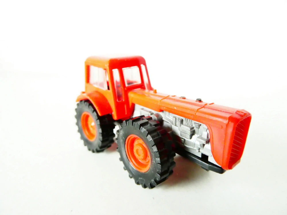 H0 Traktor červený PĚKNÝ STAV