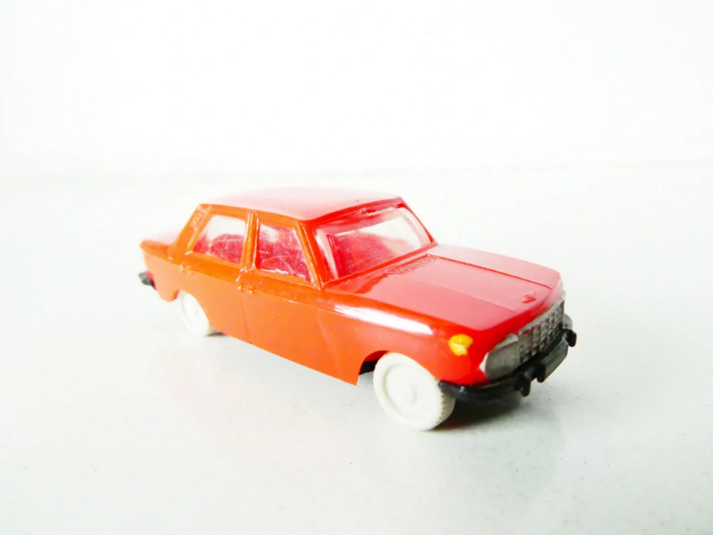 H0 Osobní automobil Wartburg 353 červený PĚKNÝ STAV