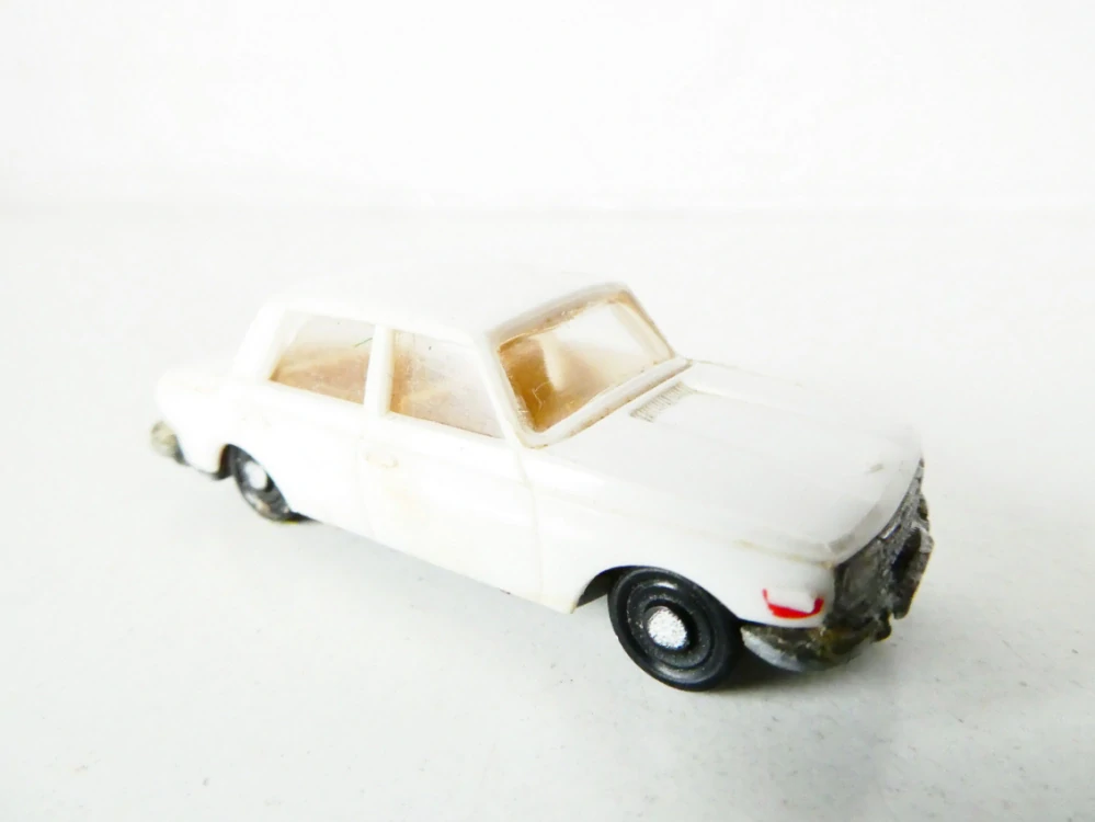 H0 Osobní automobil Wartburg 353 bílý