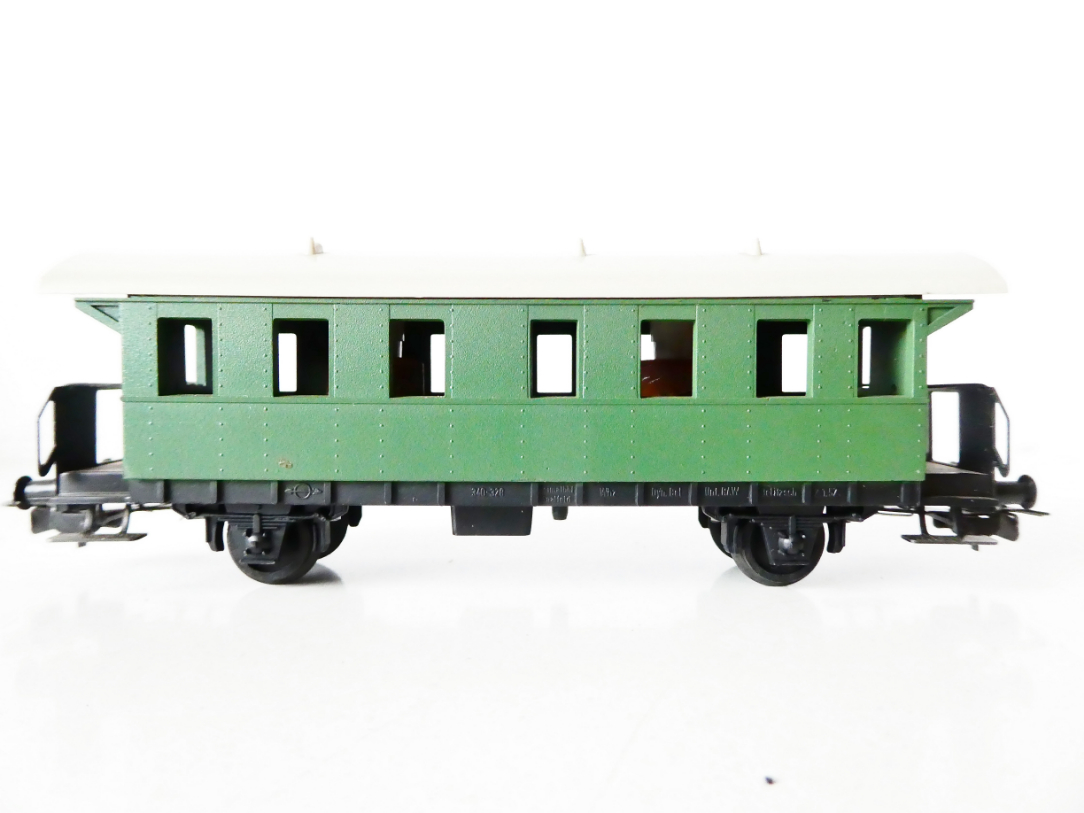 H0 PIKO Osobní vůz 340-328 zelený PĚKNÝ STAV