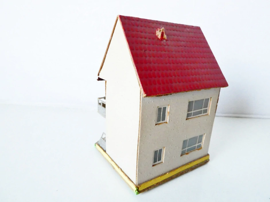 TT Rodinný patrový dům s balkónem a lavičkou