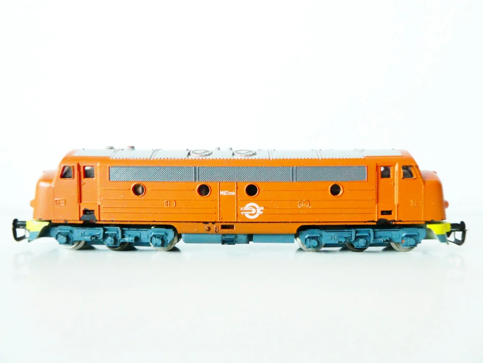 TT BTTB Dieselová lokomotiva NOHAB M61 019 OSVĚTLENÁ PĚKNÝ STAV v orig. krabičce s průvodním listem