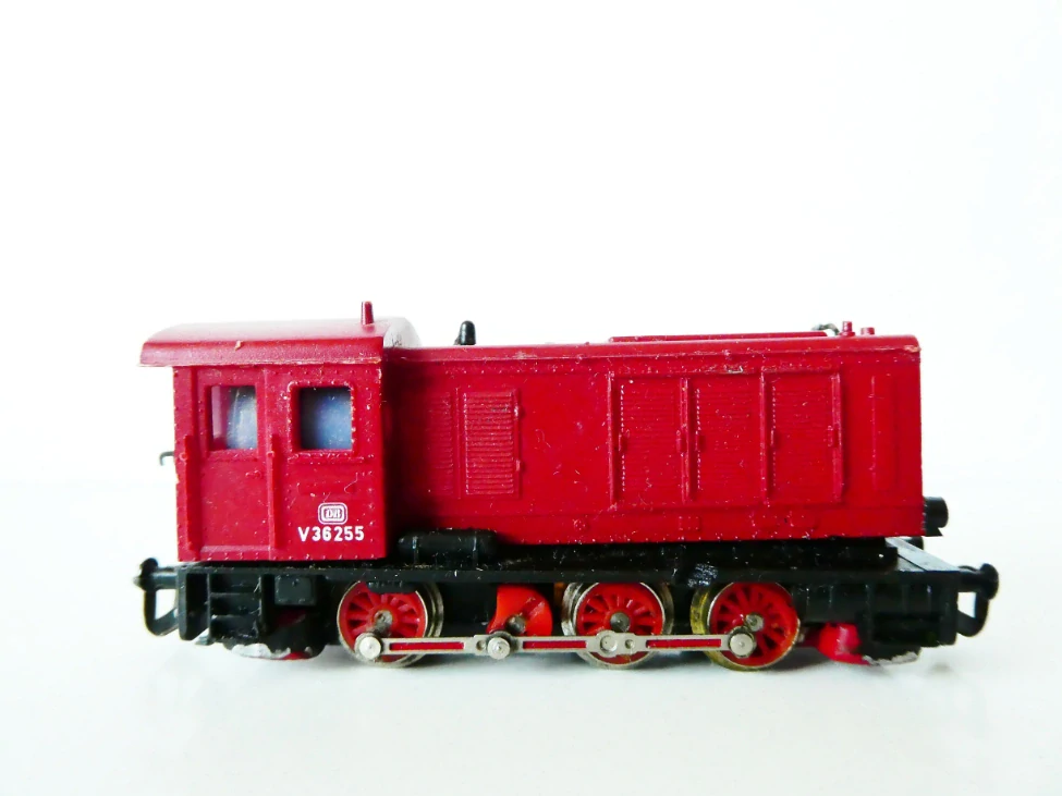 TT BTTB Dieselová lokomotiva V 36 255 DB červená