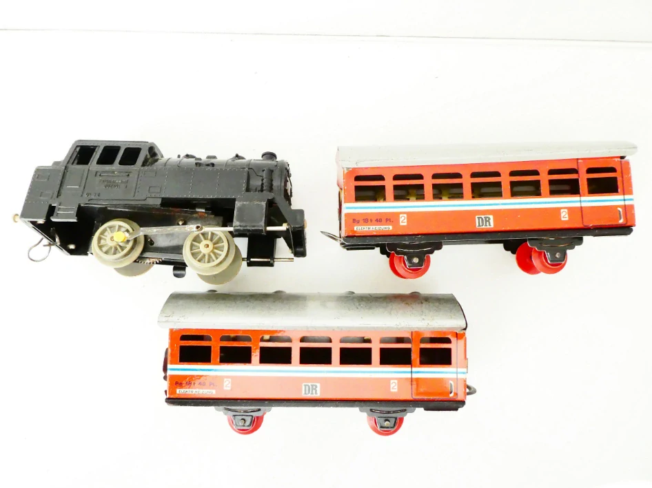 STADTILM Měřítko "S" - SET Parní lokomotiva 80 2101 Gt33 Reichsbahn + 2 plechové osobní vozy - HRAČKA NA KlÍČEK (klíček součástí) 70. léta FUNKČNÍ
