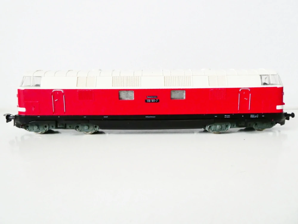 H0 PIKO Dieselová lokomotiva BR 118 181-7 DR OSVĚTLENÁ TOP STAV  v krabičce