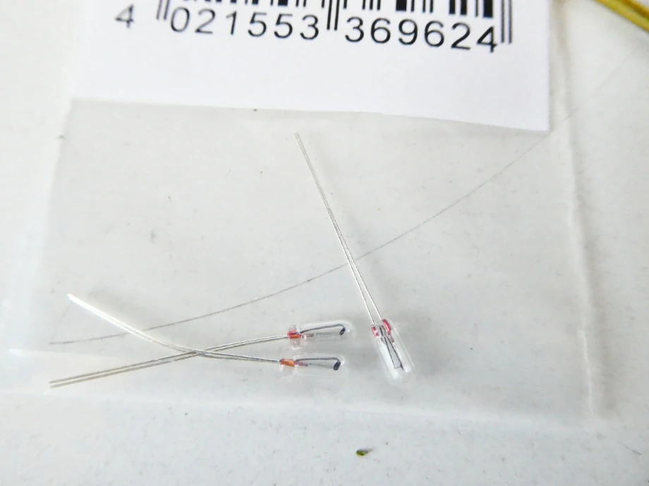 H0 CONRAD 211036 Zbytky stavebnice pouliční lampy + 3x žárovka T 2,3x6 mm WT klar 16V 30mA