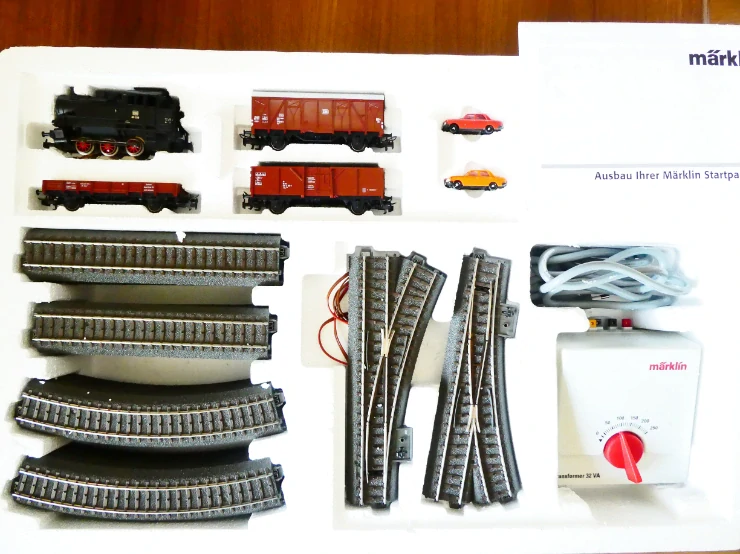 MÄRKLIN 29141 SET - Parní lokomotiva BR 80 039 DB + 3x vůz + 2x osobní automobil + koleje, výhybky + trafo v orig. krabici s návodem TOP STAV NEPOUŽÍVANÉ