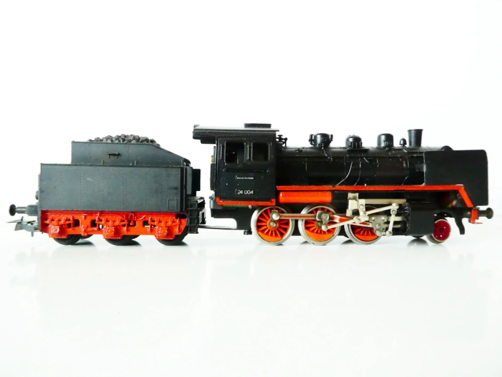 H0 GÜTZOLD Parní lokomotiva BR 24 002 DR OSVĚTLENÁ TOP STAV