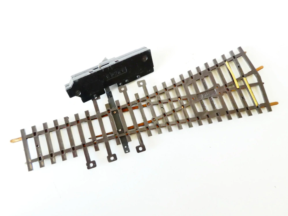 H0 PILZ Výhybka Y R300 s elektrickým přestavníkem