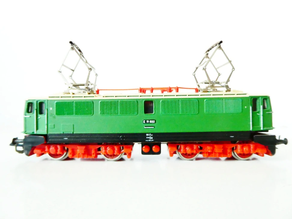 TT ZEUKE Elektrická lokomotiva E 11 022 DR OSVĚTLENÁ PĚKNÝ STAV v krabičce