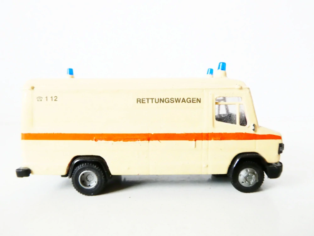 H0 Praline Dodávka MB 507-D Ambulance PĚKNÝ STAV