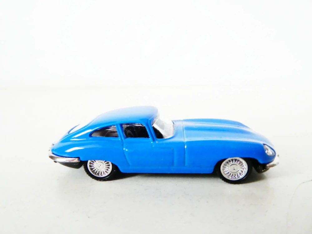 H0 Osobní automobil Jaguar TOP STAV