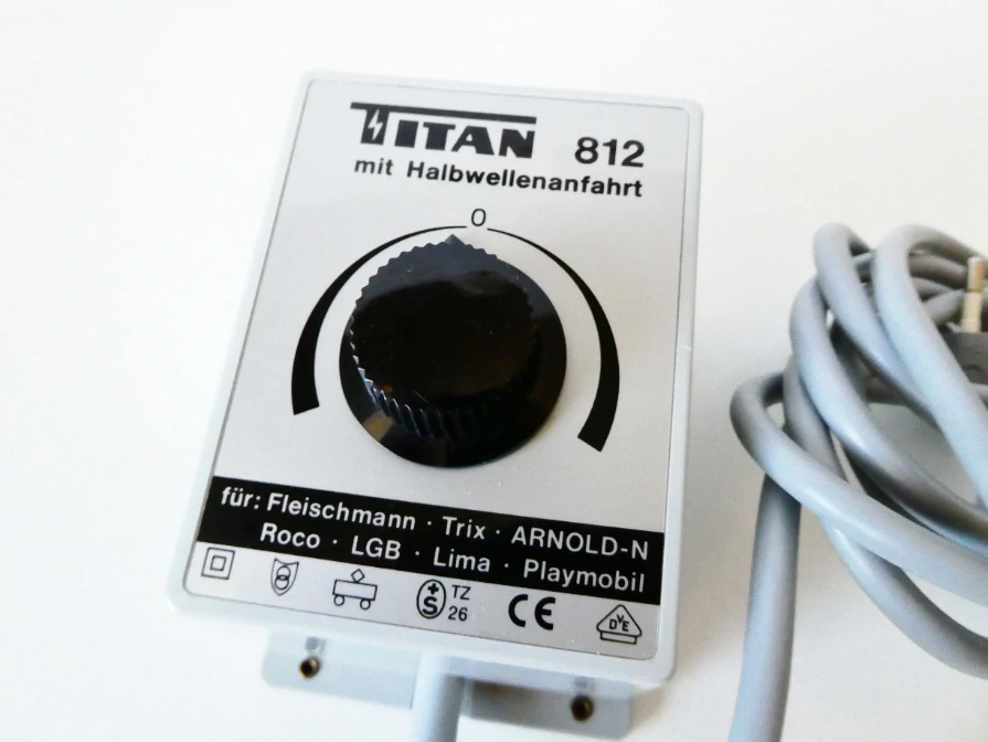 TITAN typ 812 Regulační transformátor (trafo) TOP STAV NEPOUŽÍVANÉ v orig. krabici s průvodním listem