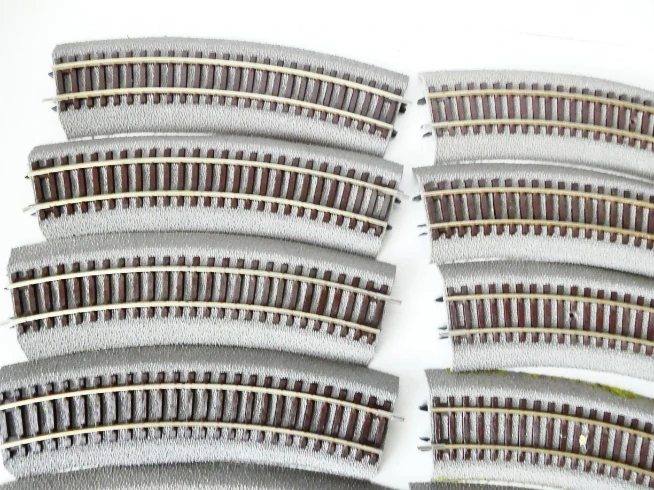 H0 ROCO 42522- SET 14 ks - Oblouková kolej R4 - R2 - 358 mm / 30° s imitací štěrku TOP STAV