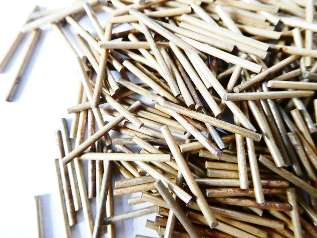 MIX SET cca 250 ks Kovová osička (délka 20 mm, průměr 1,5 mm)