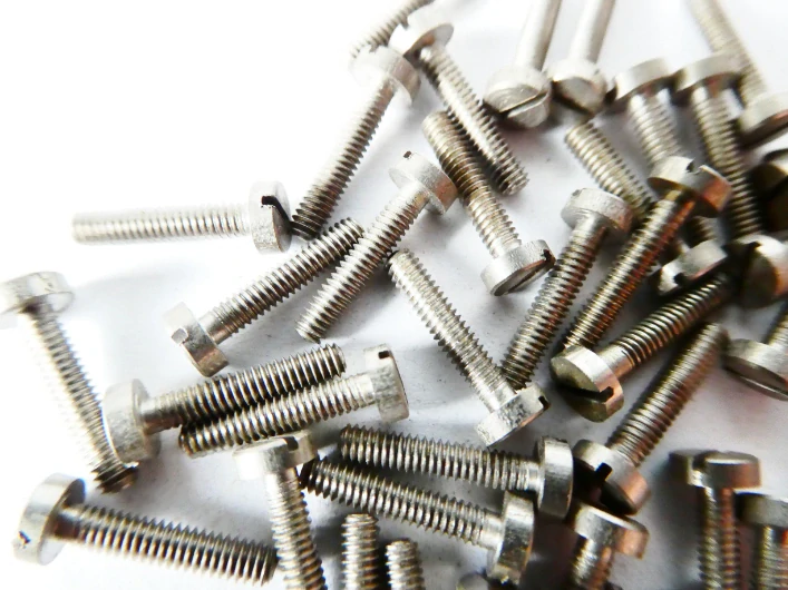 SET 45 ks Mini šroubek - délka 11,5 mm, průměr závitu 2 mm