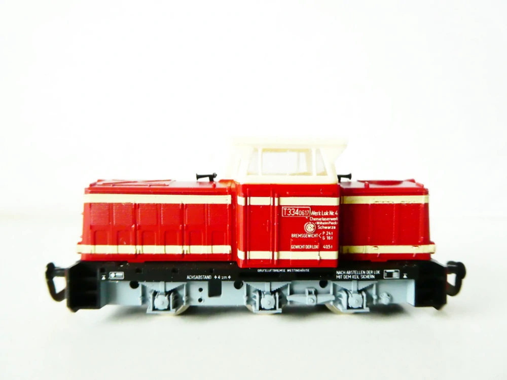 TT TILLIG 02611 Dieselová lokomotiva T334.0617 červená s krémovými pruhy „Chemiekombinates Schwarza" PRIVAT TOP STAV NEPOUŽITÁ v krabičce s doplňky a návodem