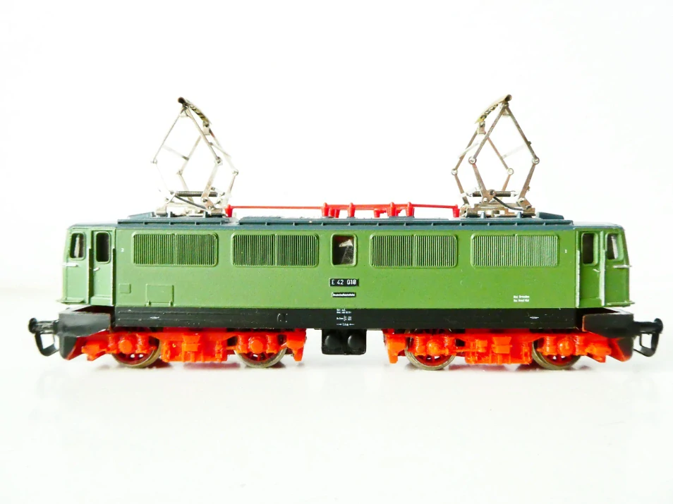 TT BTTB GÜTZOLD Elektrická lokomotiva E 42 018 DR OSVĚTLENÁ TOP STAV v krabičce s průvodním listem
