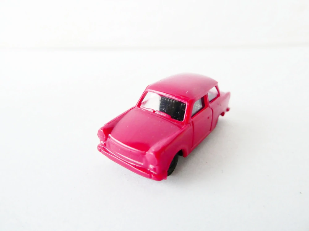 TT Osobní automobil TRABANT růžový PĚKNÝ STAV