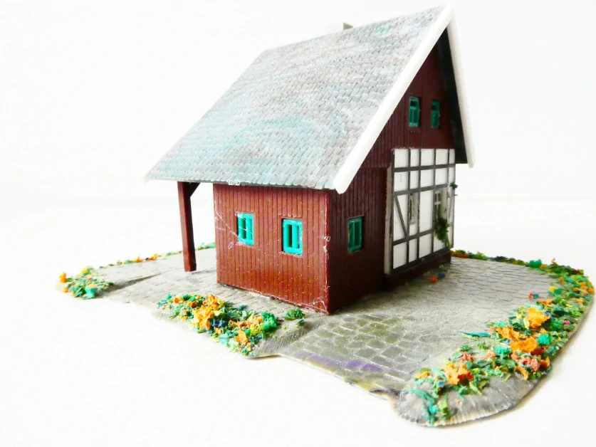 N Hrázděný rodinný dům s dlážděnou základnou