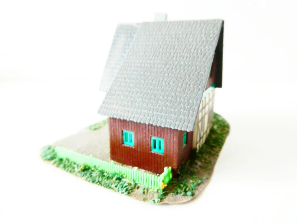 N Hrázděný rodinný dům s dlážděnou základnou