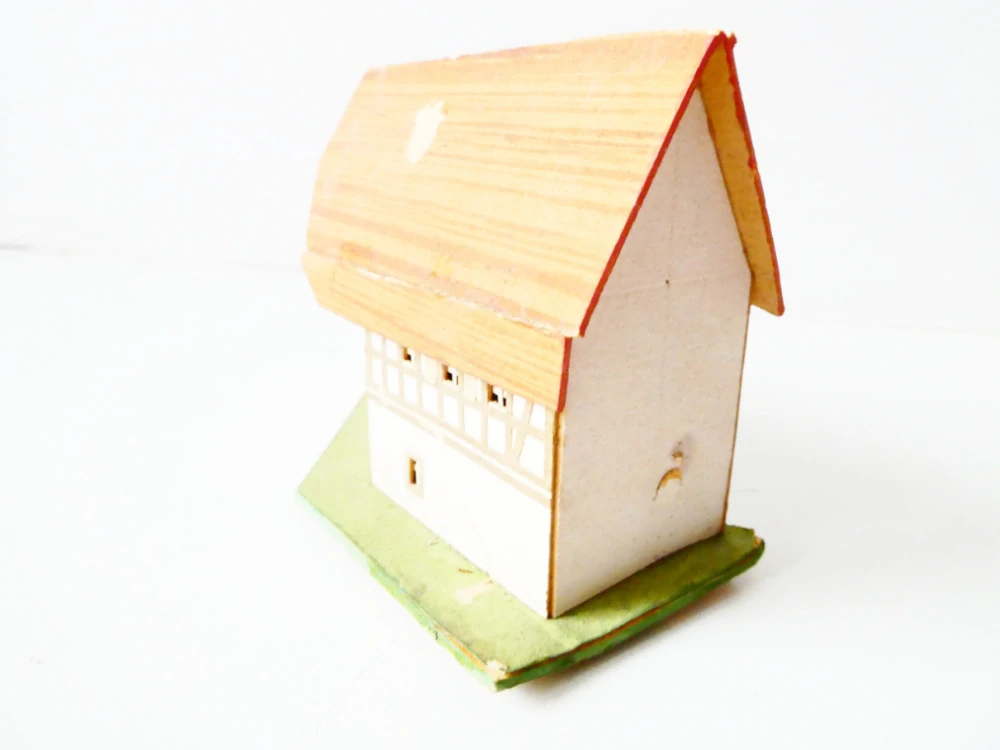 N/TT Hrázděná budova