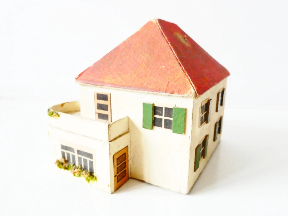 TT OWO MODELLE Rodinný dům (kasička)